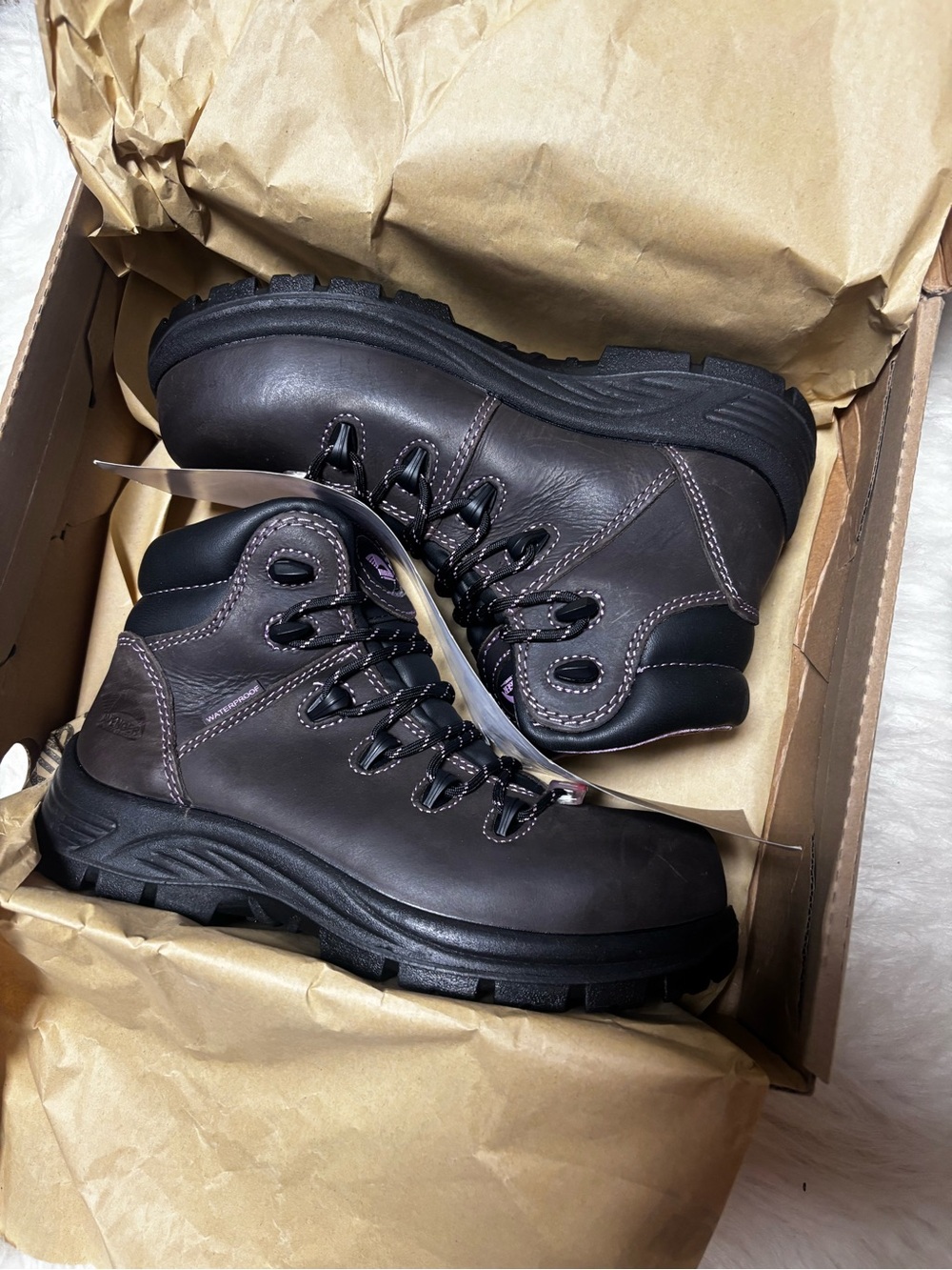 Avenger Women’s Workboots Comp Toe, Waterproof, and Slip Resistant - size 5.5D